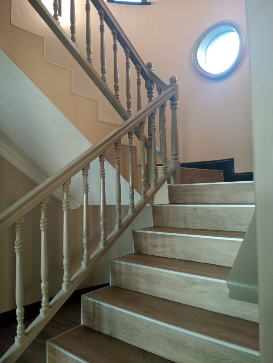 5 Bedroom Property for Sale in Paradise Beach Eastern Cape